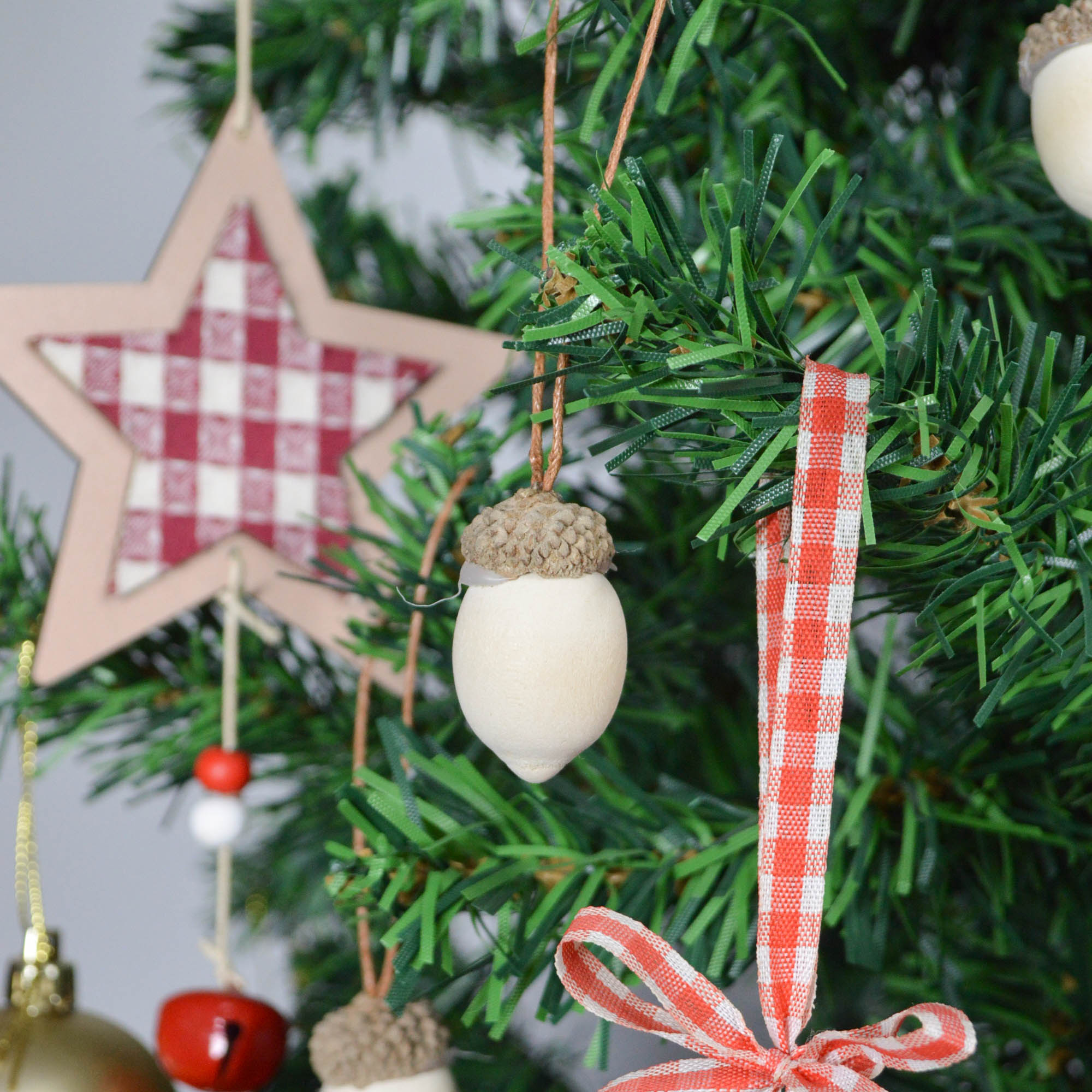 Factory direct artificial Christmas tree decoration wooden Pine cones pendant handmade hanging ornament 18pcs