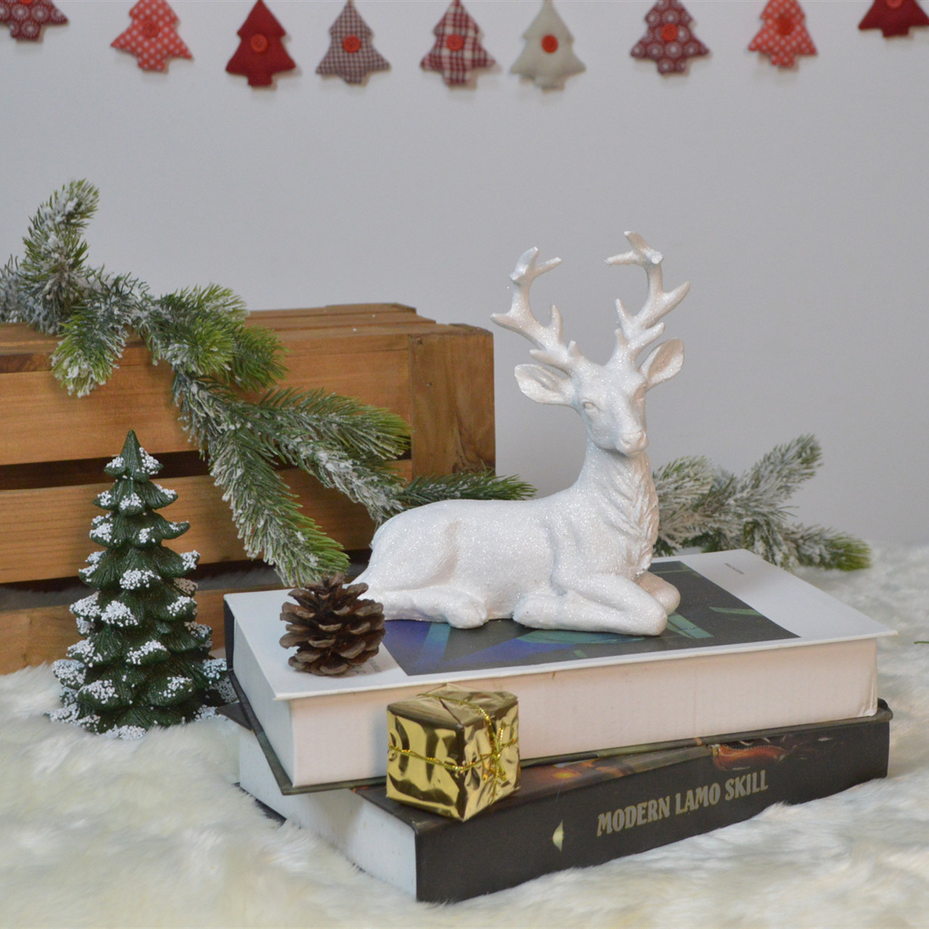 Christmas decoration polyresin white deer with glitter home decoration