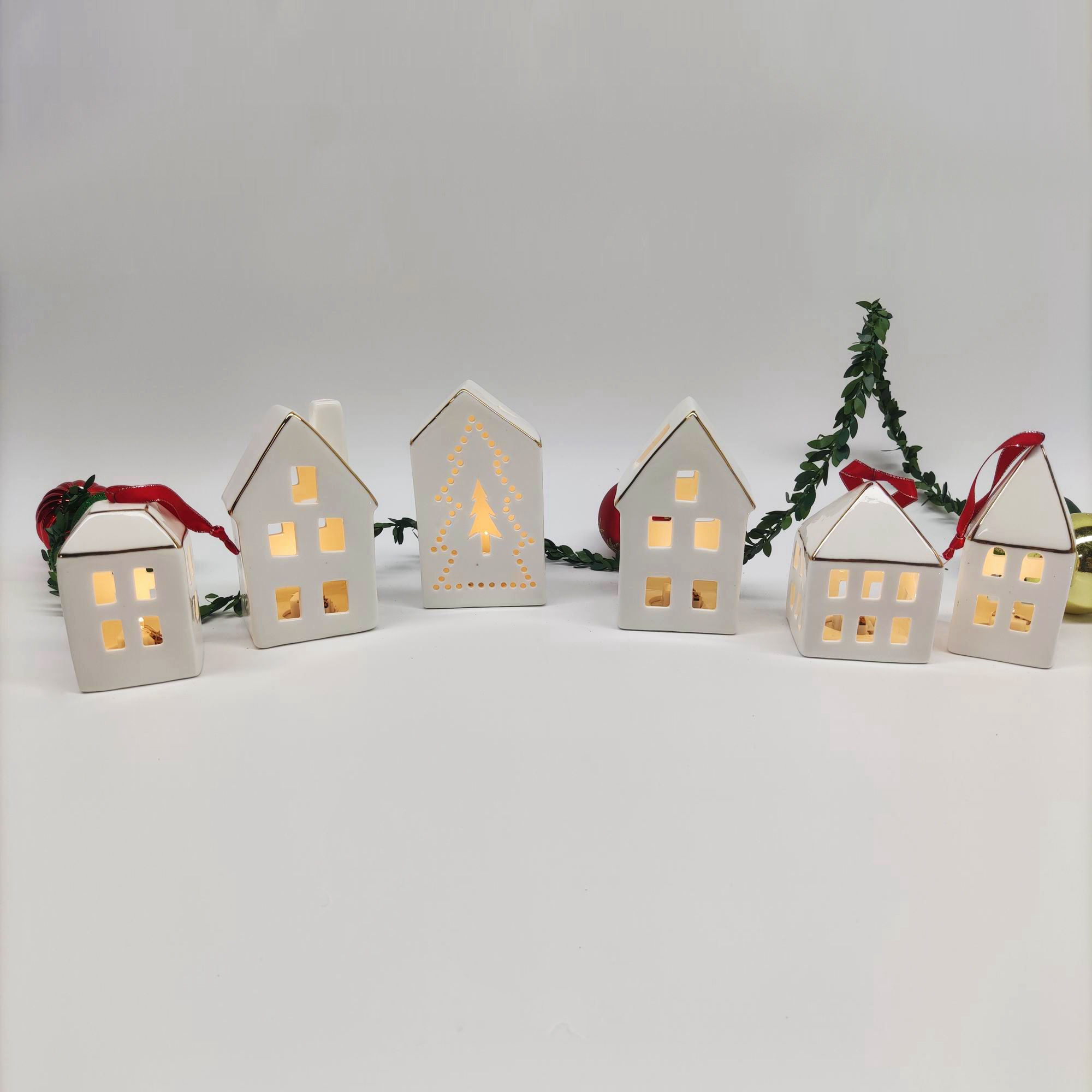 Ceramic Mini Houses LED Light Up Miniature Ceramic House Novelty Night Lighting White Porcelain Figurines Bedside Decor